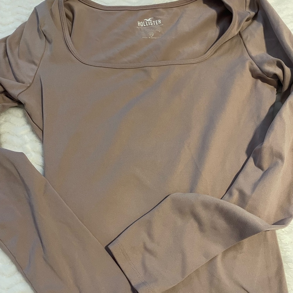 Hollister mauve long sleeve basic scoop neck